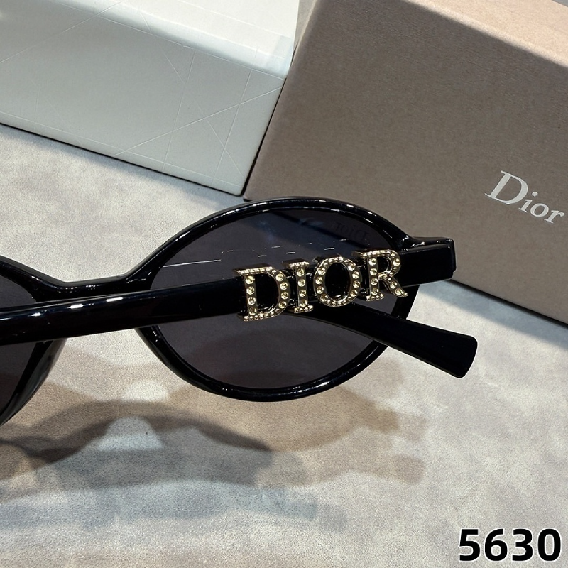 5630 Sunglasses with box