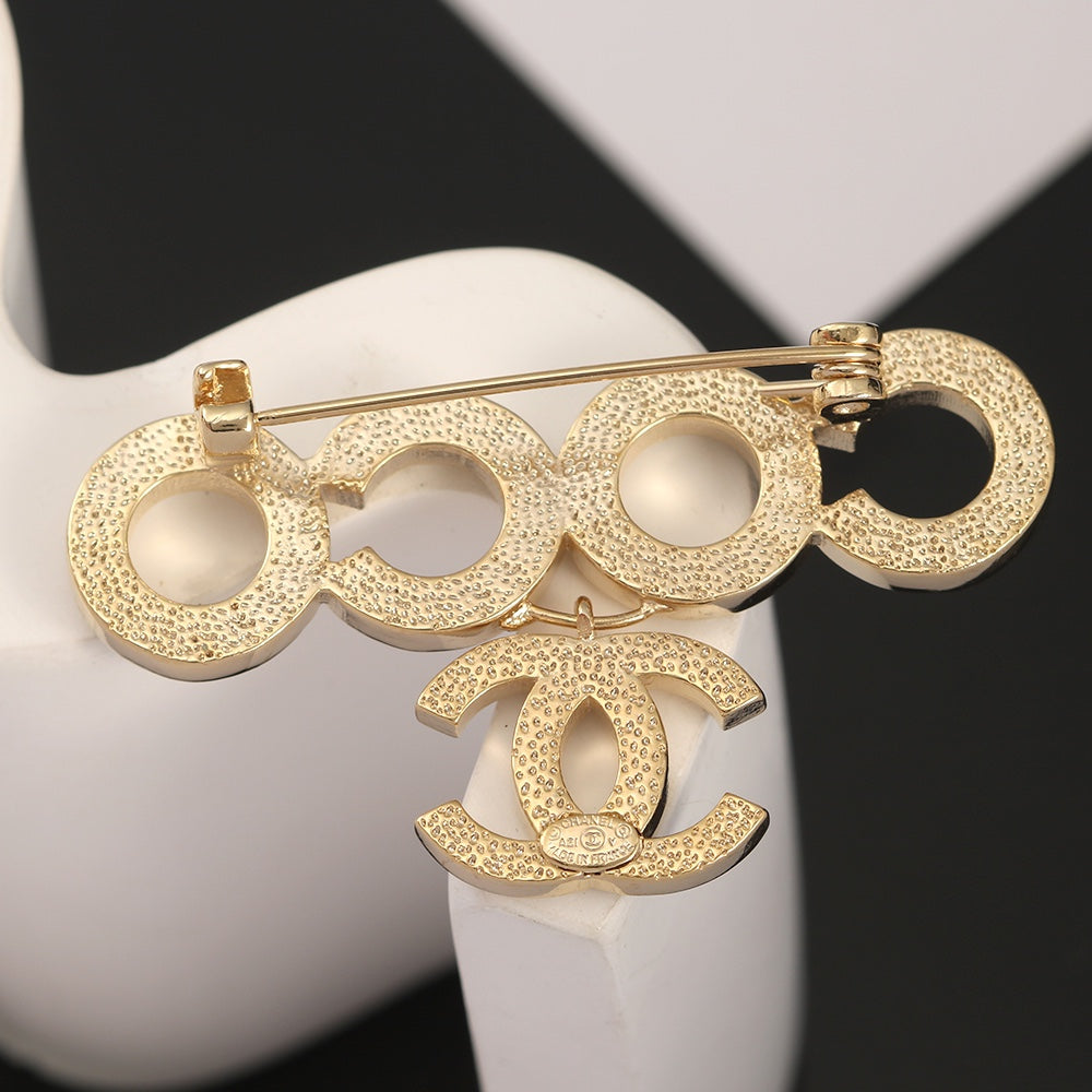 18K Chanel Coco Crush Pearls Brooch